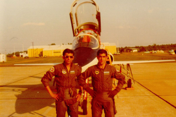 سرهنگ خلبانی که عباس دورانش شد