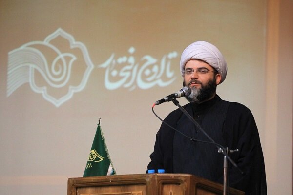 حجت الاسلام قمی: به خاطر آرمانها از خط خوردن نام شهید نمی گذریم